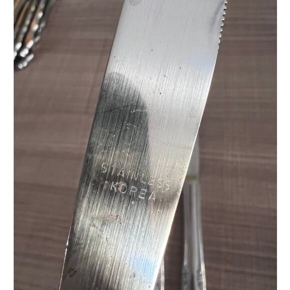 Vintage Rose Floral Stainless Knife Set of 4 Flatware Replacements Shabby Chic - Picture 2 of 3